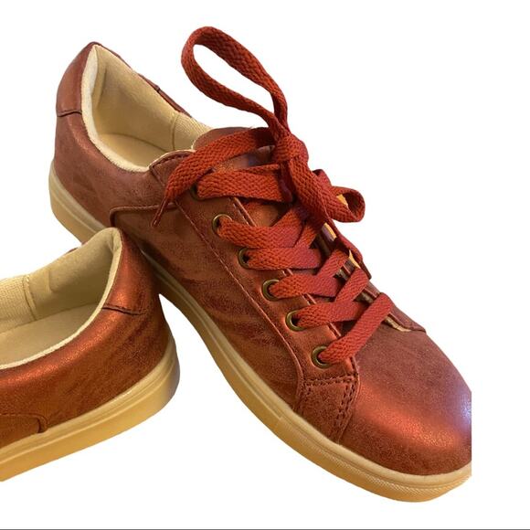 Secret Celebrity Felictiy Sneakers Pearl Ruby Red Low Top Memory Foam Footbed - Picture 6 of 15